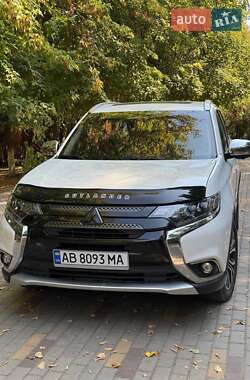 Внедорожник / Кроссовер Mitsubishi Outlander 2017 в 
