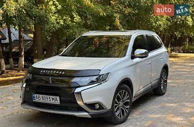Внедорожник / Кроссовер Mitsubishi Outlander 2017 в 