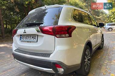 Внедорожник / Кроссовер Mitsubishi Outlander 2017 в 