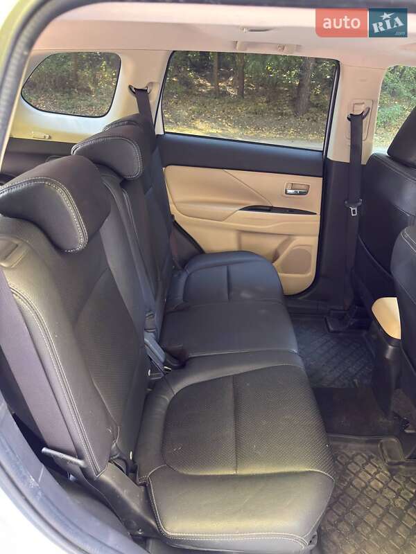 Позашляховик / Кросовер Mitsubishi Outlander 2017 в Бершаді