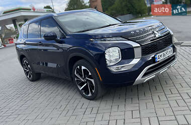 Внедорожник / Кроссовер Mitsubishi Outlander 2022 в 