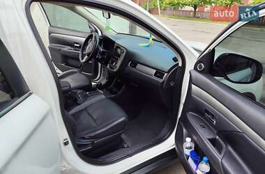 Внедорожник / Кроссовер Mitsubishi Outlander 2014 в 
