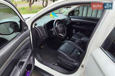 Внедорожник / Кроссовер Mitsubishi Outlander 2014 в 