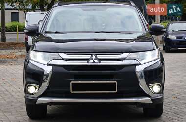 Внедорожник / Кроссовер Mitsubishi Outlander 2016 в 