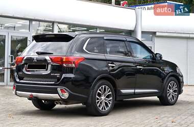 Внедорожник / Кроссовер Mitsubishi Outlander 2016 в 
