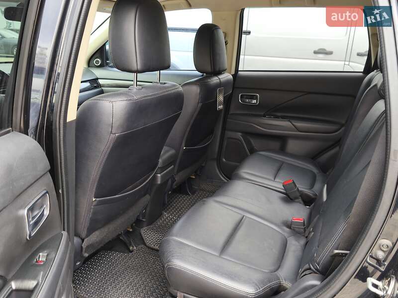 Внедорожник / Кроссовер Mitsubishi Outlander 2016 в Днепре