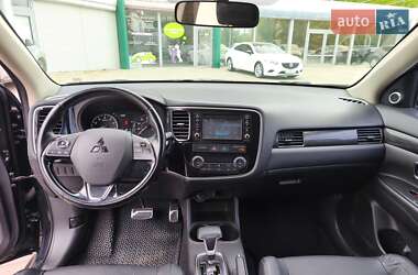 Внедорожник / Кроссовер Mitsubishi Outlander 2016 в 