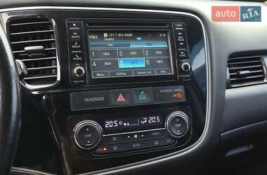 Внедорожник / Кроссовер Mitsubishi Outlander 2016 в 