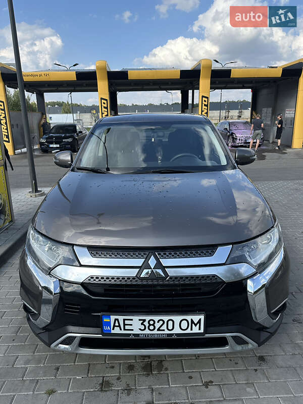 Внедорожник / Кроссовер Mitsubishi Outlander 2018 в Днепре