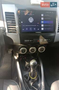 Внедорожник / Кроссовер Mitsubishi Outlander 2008 в 