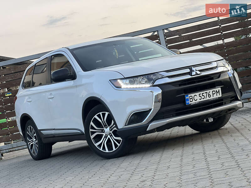 Внедорожник / Кроссовер Mitsubishi Outlander 2016 в Стрые