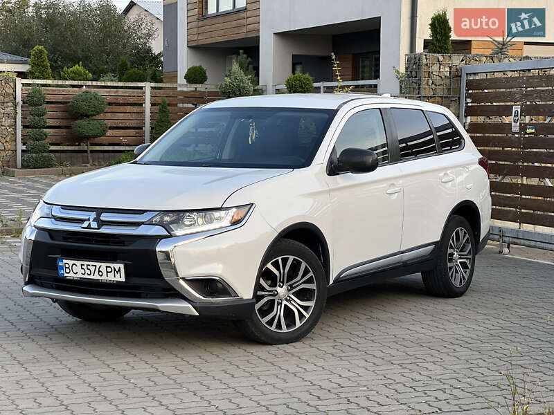 Внедорожник / Кроссовер Mitsubishi Outlander 2016 в Стрые