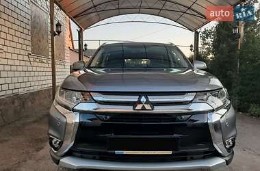Внедорожник / Кроссовер Mitsubishi Outlander 2017 в 
