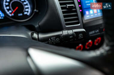 Внедорожник / Кроссовер Mitsubishi Outlander 2012 в 