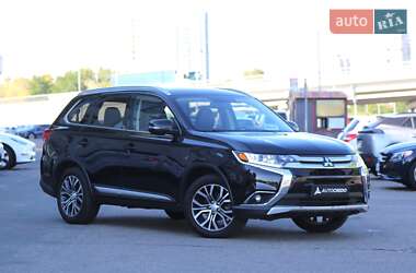 Внедорожник / Кроссовер Mitsubishi Outlander 2017 в Киеве