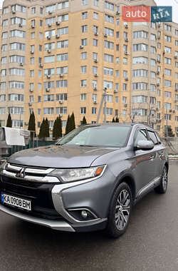 Внедорожник / Кроссовер Mitsubishi Outlander 2016 в Киеве