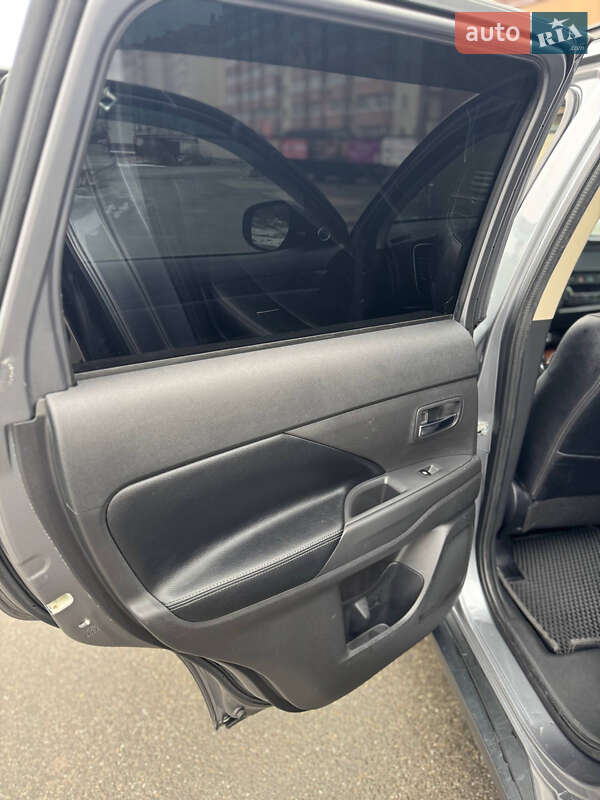 Позашляховик / Кросовер Mitsubishi Outlander 2016 в Києві