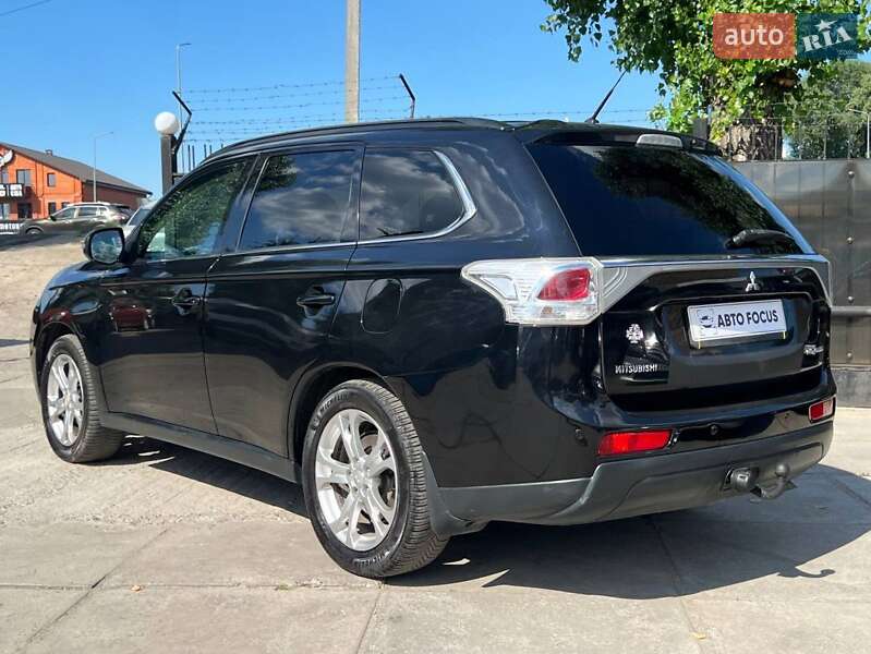 Внедорожник / Кроссовер Mitsubishi Outlander 2013 в Киеве