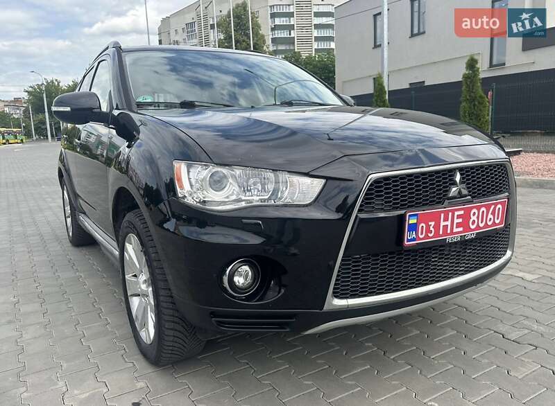 Внедорожник / Кроссовер Mitsubishi Outlander 2011 в 