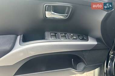 Внедорожник / Кроссовер Mitsubishi Outlander 2011 в 