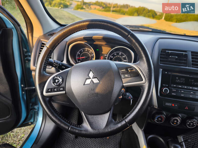 Внедорожник / Кроссовер Mitsubishi Outlander 2014 в Мироновке