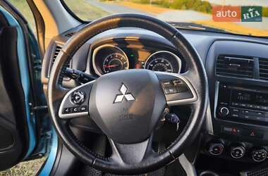 Внедорожник / Кроссовер Mitsubishi Outlander 2014 в 