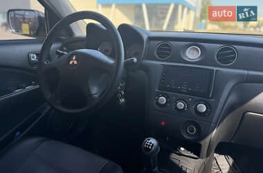 Внедорожник / Кроссовер Mitsubishi Outlander 2008 в 