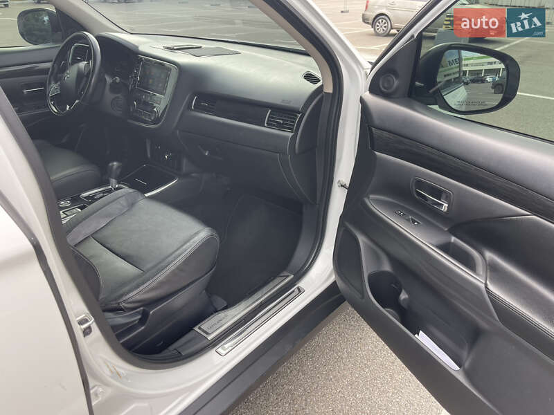 Позашляховик / Кросовер Mitsubishi Outlander 2017 в Києві фото 22 Позашляховик / Кросовер Mitsubishi Outlander 2017 в Києві