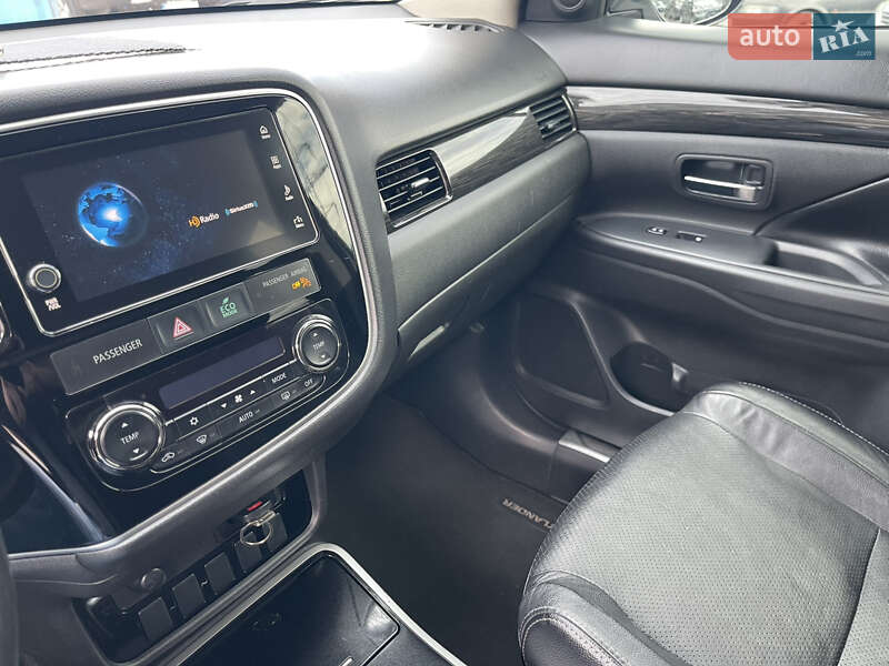 Позашляховик / Кросовер Mitsubishi Outlander 2017 в Києві фото 27 Позашляховик / Кросовер Mitsubishi Outlander 2017 в Києві