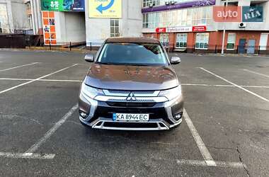 Внедорожник / Кроссовер Mitsubishi Outlander 2021 в 