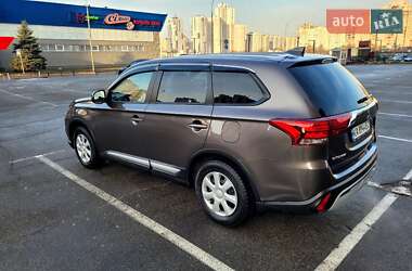 Внедорожник / Кроссовер Mitsubishi Outlander 2021 в 