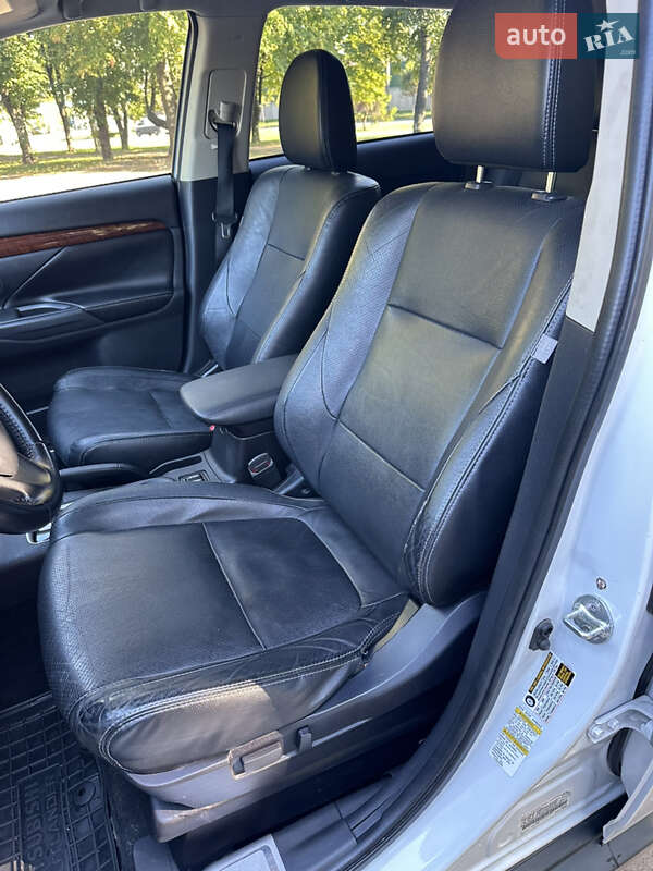 Позашляховик / Кросовер Mitsubishi Outlander 2013 в Харкові
