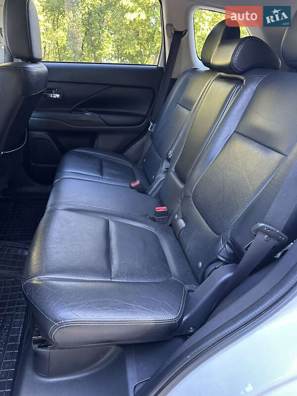 Позашляховик / Кросовер Mitsubishi Outlander 2013 в Харкові