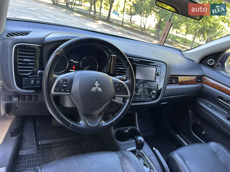 Позашляховик / Кросовер Mitsubishi Outlander 2013 в Харкові