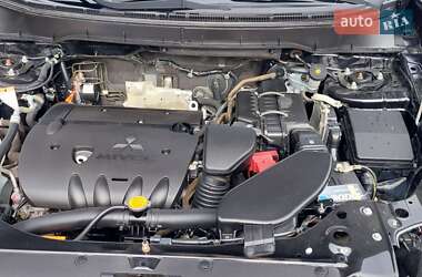 Внедорожник / Кроссовер Mitsubishi Outlander 2012 в 