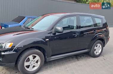 Внедорожник / Кроссовер Mitsubishi Outlander 2012 в 