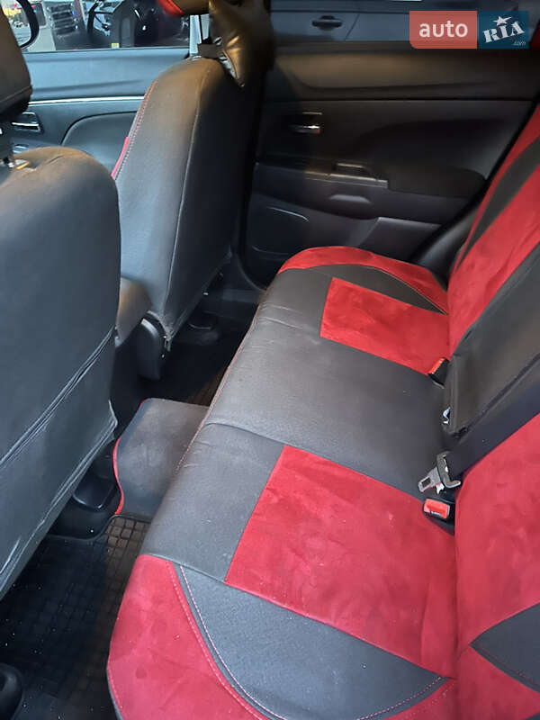 Позашляховик / Кросовер Mitsubishi Outlander 2016 в Підгайцях