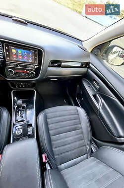 Внедорожник / Кроссовер Mitsubishi Outlander 2018 в 
