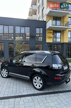 Внедорожник / Кроссовер Mitsubishi Outlander 2009 в 