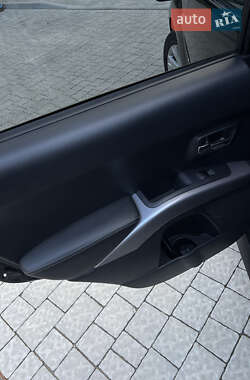 Внедорожник / Кроссовер Mitsubishi Outlander 2009 в 