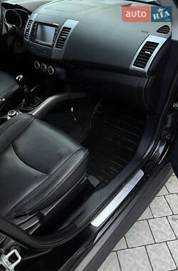 Внедорожник / Кроссовер Mitsubishi Outlander 2009 в 