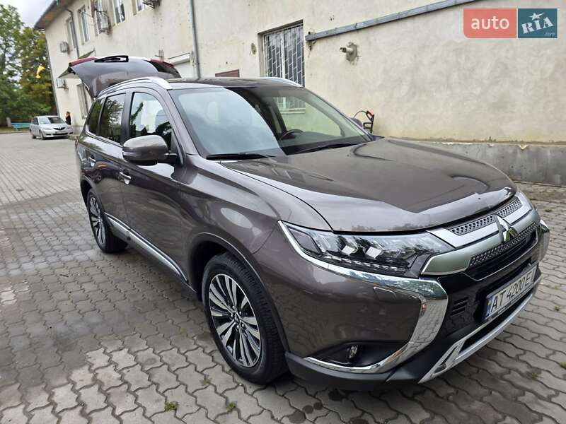 Mitsubishi Outlander 2021