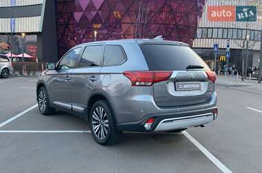 Внедорожник / Кроссовер Mitsubishi Outlander 2019 в 