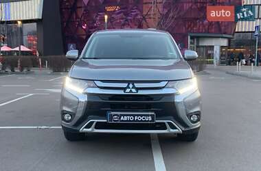 Внедорожник / Кроссовер Mitsubishi Outlander 2019 в 
