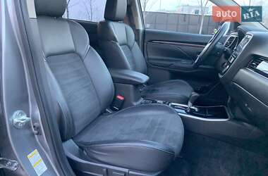 Внедорожник / Кроссовер Mitsubishi Outlander 2019 в 