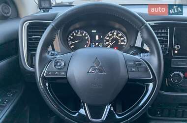 Внедорожник / Кроссовер Mitsubishi Outlander 2019 в 