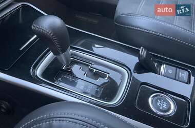 Внедорожник / Кроссовер Mitsubishi Outlander 2019 в 