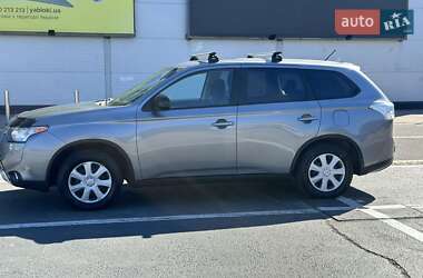 Внедорожник / Кроссовер Mitsubishi Outlander 2014 в 