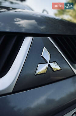 Внедорожник / Кроссовер Mitsubishi Outlander 2007 в 