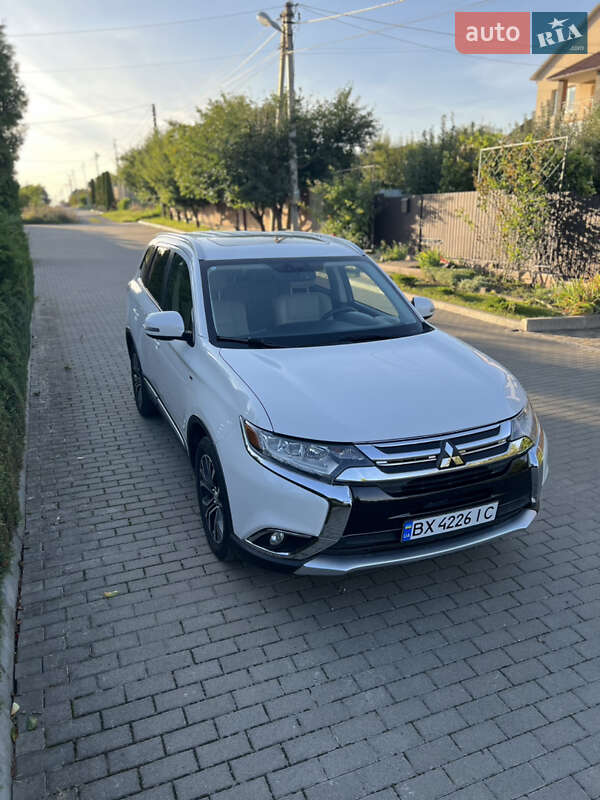 Позашляховик / Кросовер Mitsubishi Outlander 2015 в Хмельницькому